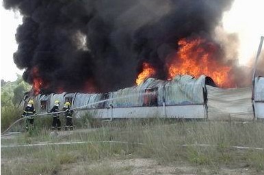 消防車救援現(xiàn)場